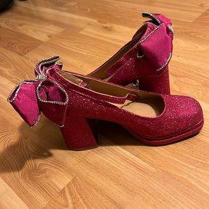 New w/o box Torrid x Betsey Johnson fuschia glitter heels with back bow